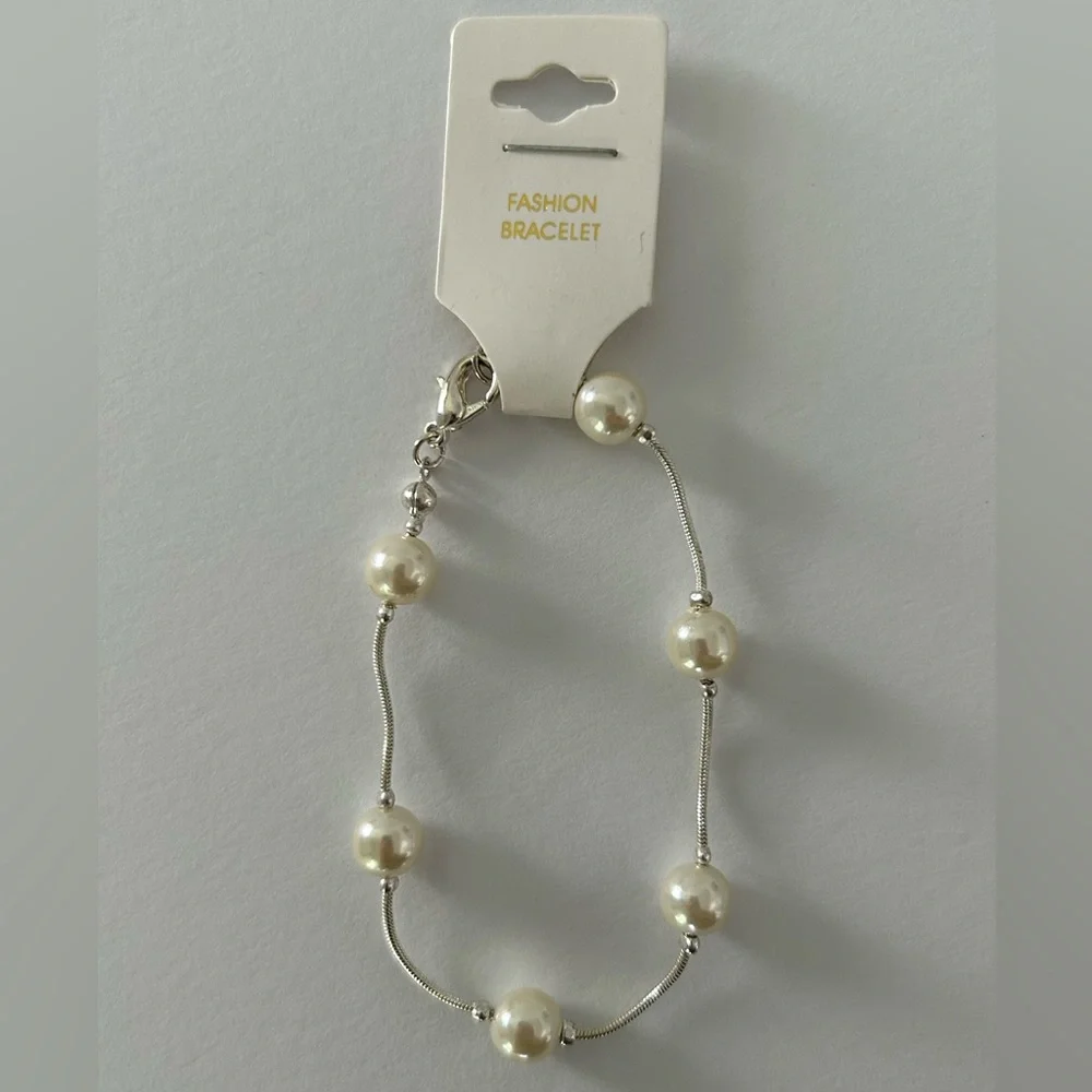 🦋 5/$25 - Pearl Beaded Fashion Bracelet - NWT Vintage